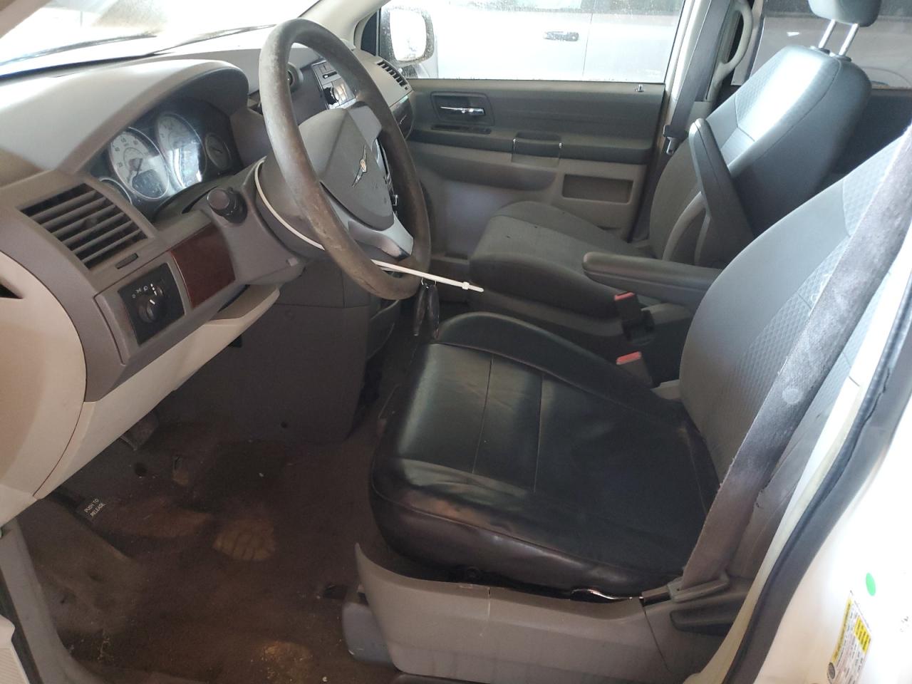2010 Chrysler Town & Country Lx VIN: 2A4RR4DE3AR213956 Lot: 84971125
