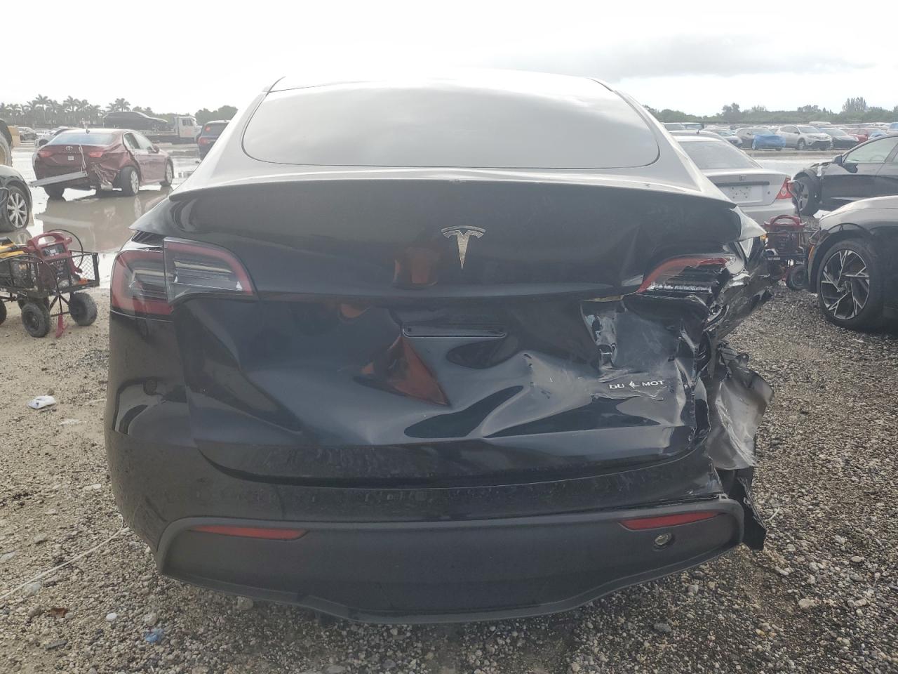 2024 Tesla Model Y VIN: 7SAYGDEF7RF059292 Lot: 85135115