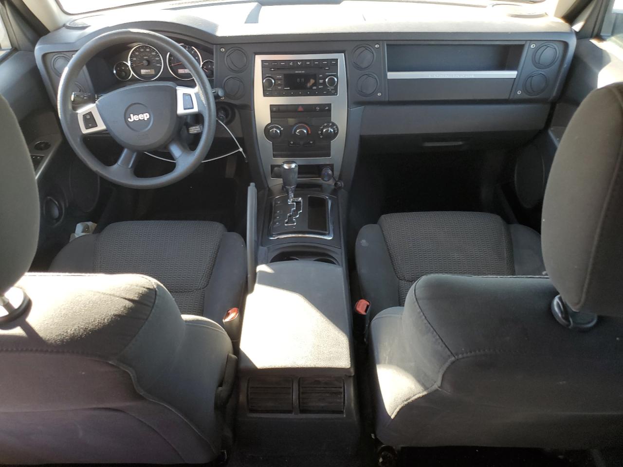 2008 Jeep Commander Sport VIN: 1J8HG48K18C205745 Lot: 89443655