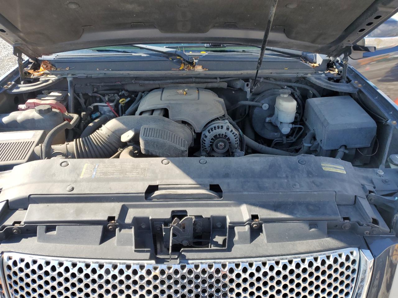 2008 GMC Yukon Denali VIN: 1GKFK63838J135282 Lot: 90633405