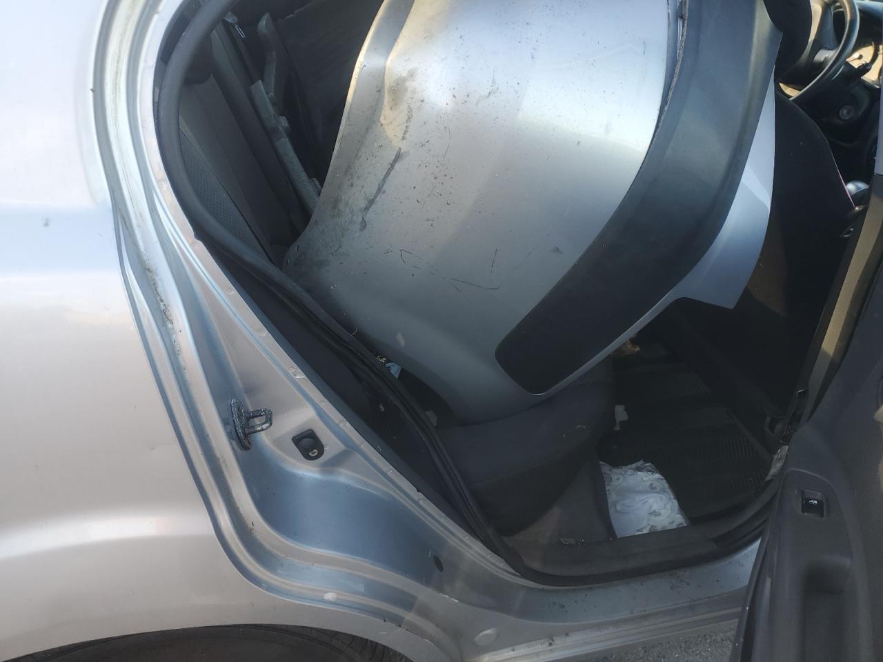 2007 Kia Rio Base VIN: KNADE123176199385 Lot: 82305415