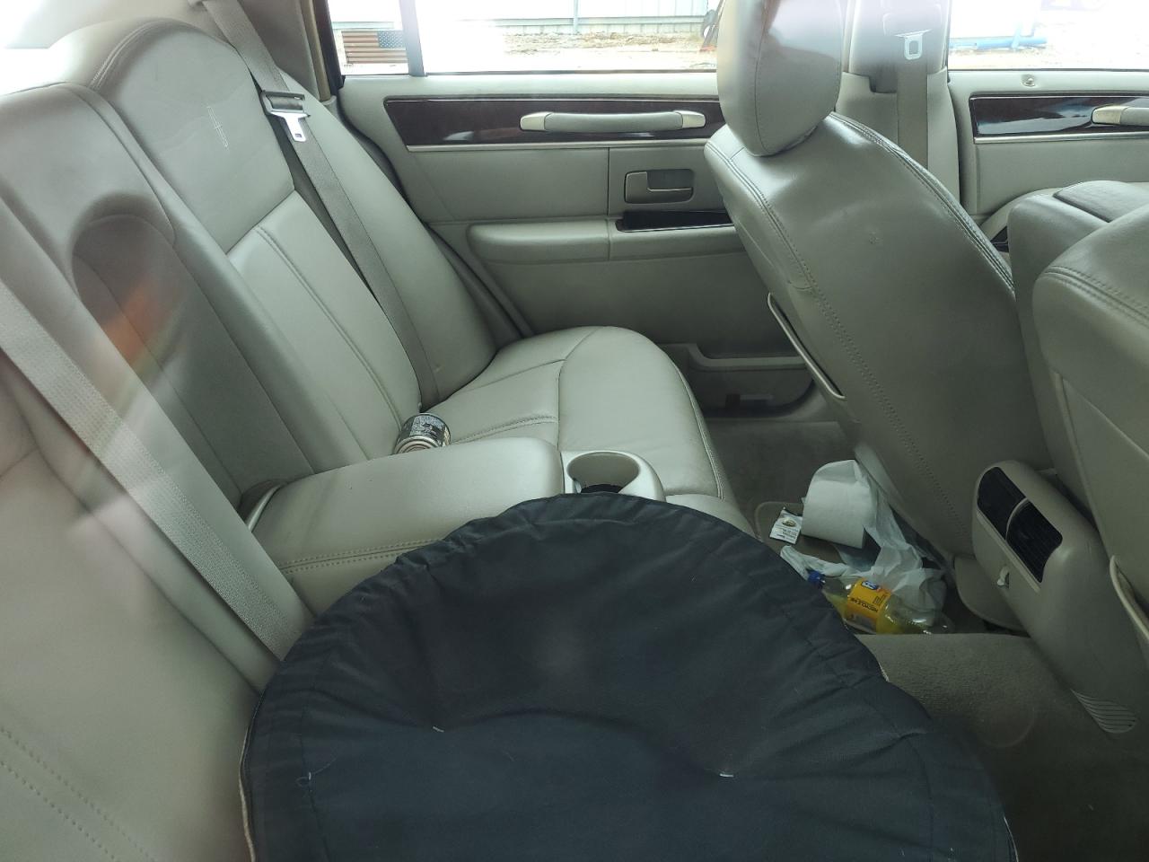 2006 Lincoln Town Car Signature Limited VIN: 1LNHM82W86Y646139 Lot: 81971905