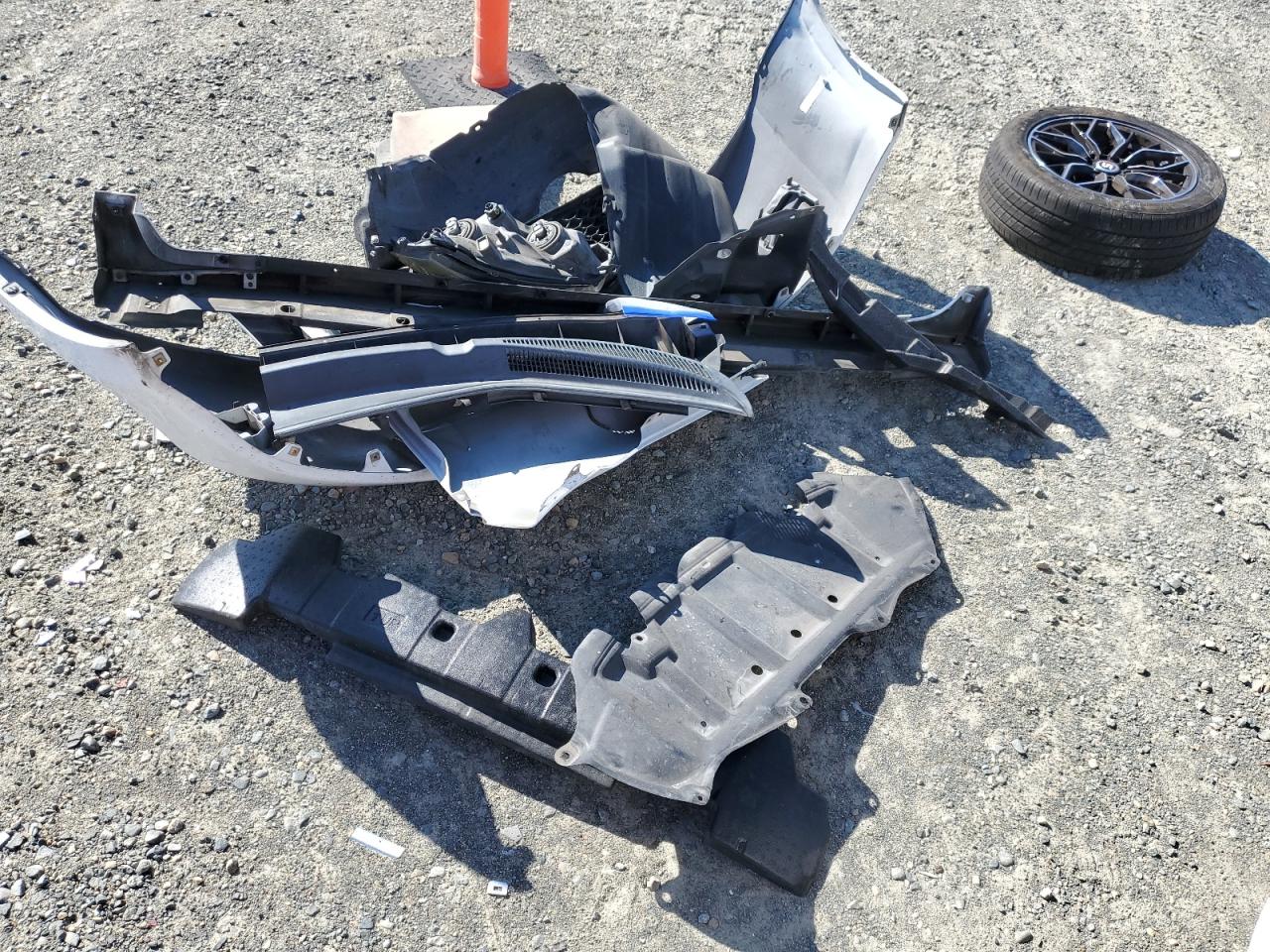 2010 Pontiac Vibe VIN: 5Y2SM6E01AZ418590 Lot: 85009345