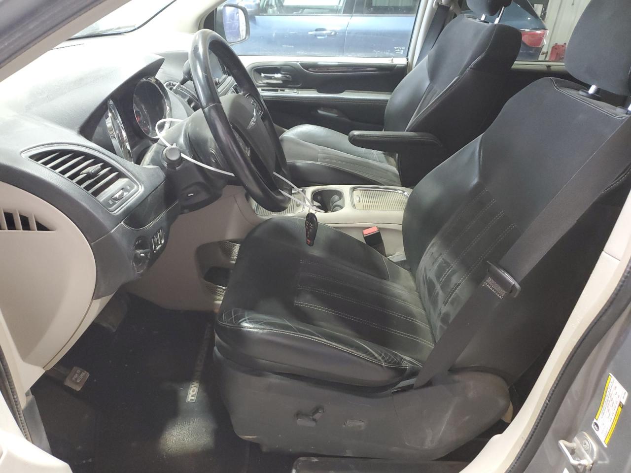 2014 Chrysler Town & Country Touring L VIN: 2C4RC1CG7ER412605 Lot: 84068375