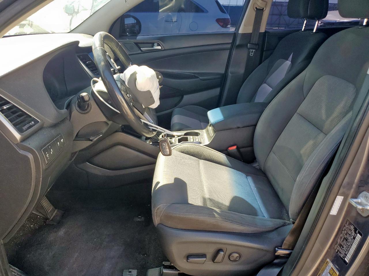 2018 Hyundai Tucson Value VIN: KM8J33A25JU702530 Lot: 85564975