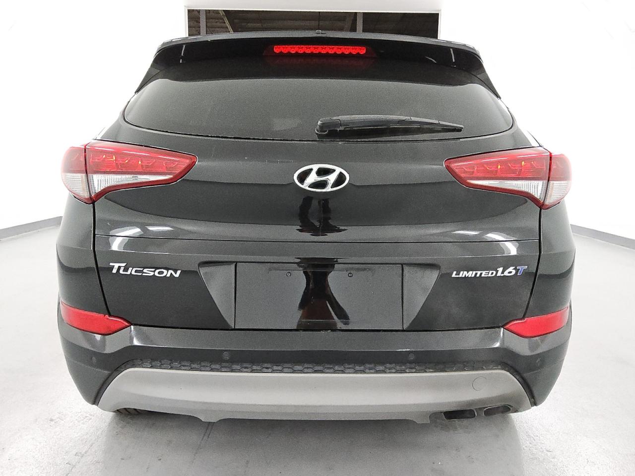 2018 Hyundai Tucson Value VIN: KM8J33A21JU820252 Lot: 84055425