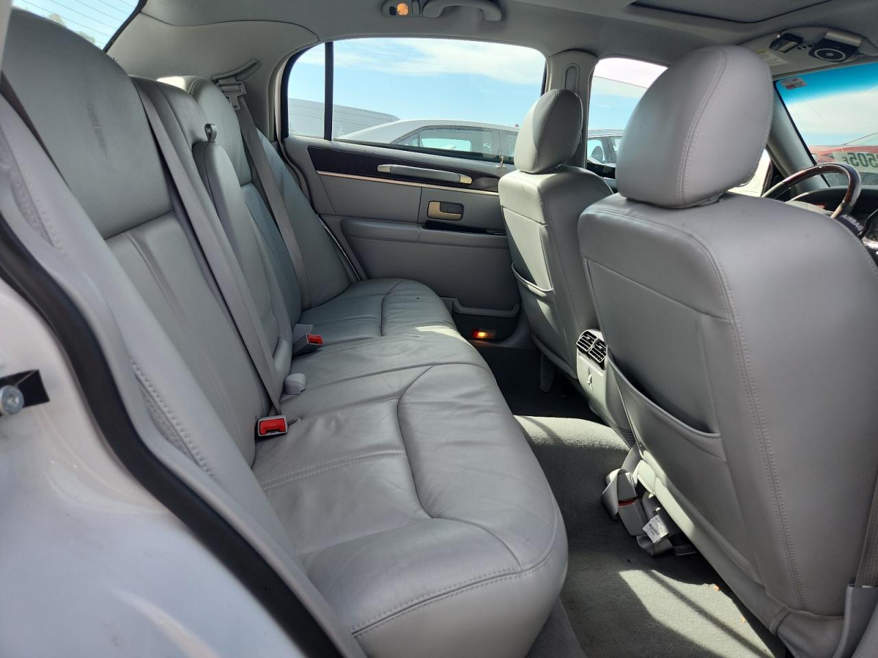 2006 Lincoln Town Car Signature Limited VIN: 1LNHM82V76Y635544 Lot: 87372505