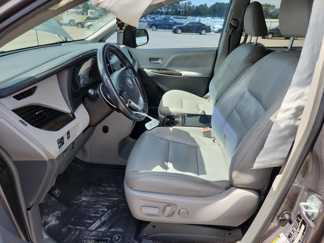 2017 Toyota Sienna Xle VIN: 5TDYZ3DC6HS782697 Lot: 82004675