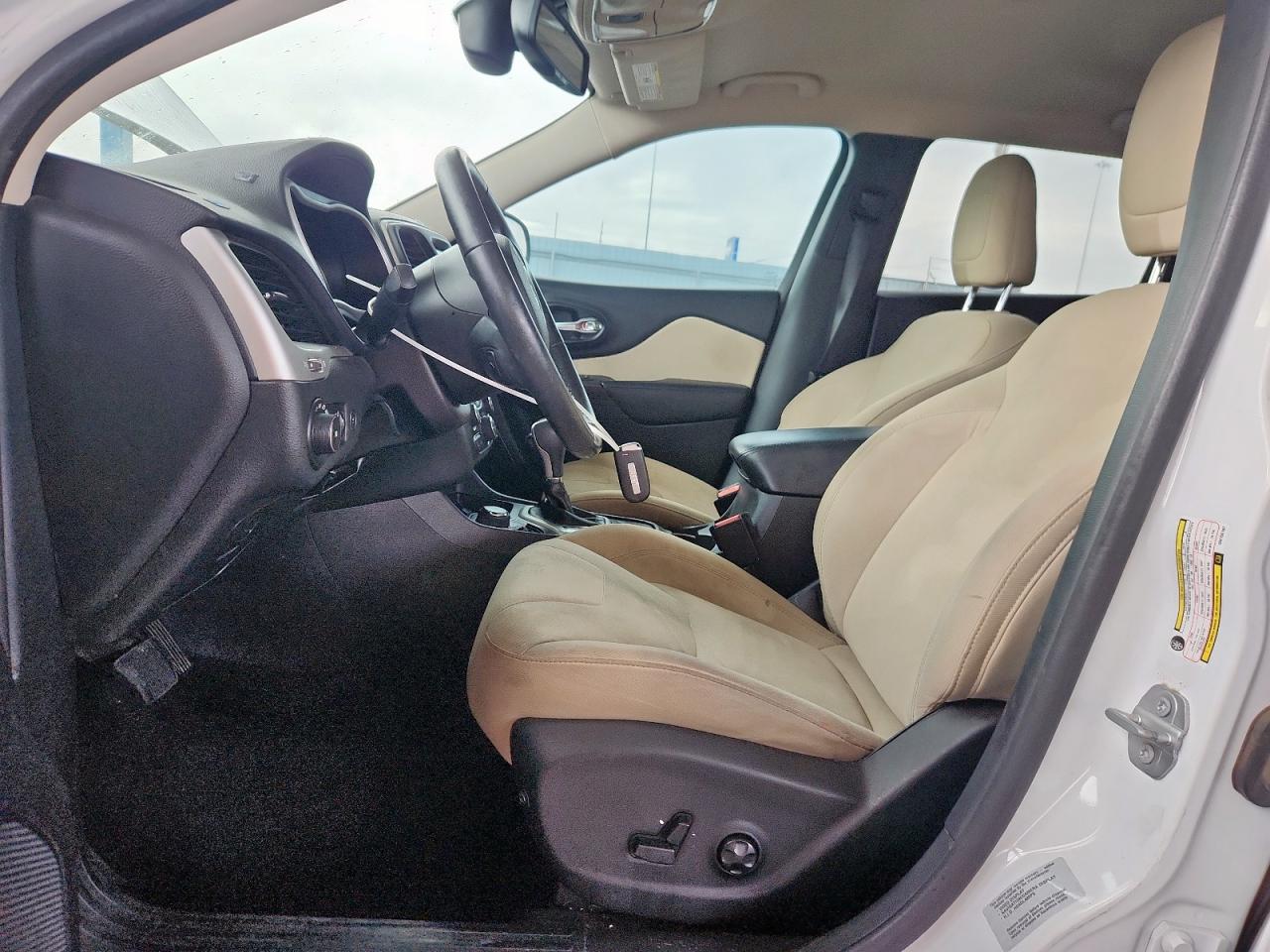 2016 Jeep Cherokee Latitude VIN: 1C4PJMCS4GW155187 Lot: 86330705