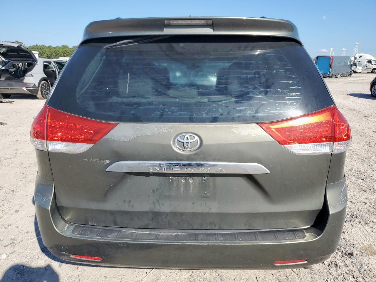 2011 Toyota Sienna Xle VIN: 5TDYK3DC6BS031742 Lot: 85943055