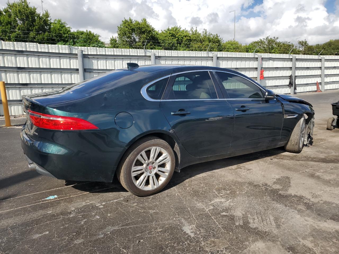 2017 Jaguar Xf Premium green sedan gas SAJBD4BV8HCY44098 photo #4