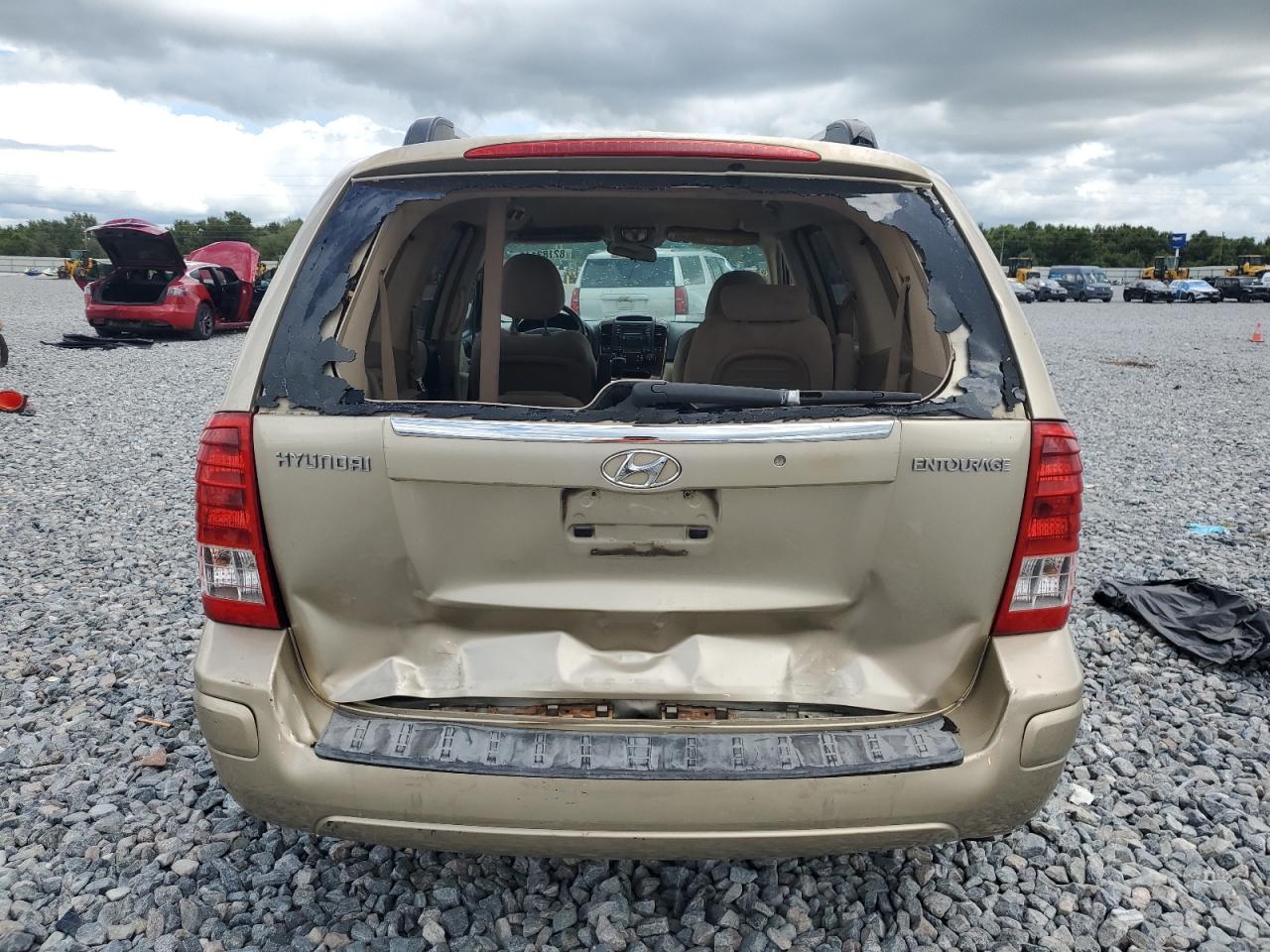 KNDMC233676036924 2007 Hyundai Entourage Gls