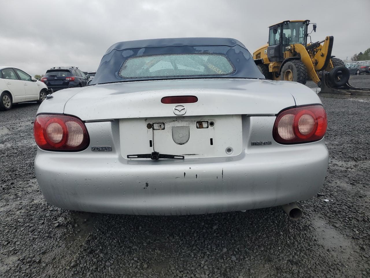2004 Mazda Mx-5 Miata Base VIN: JM1NB353840402455 Lot: 86478215
