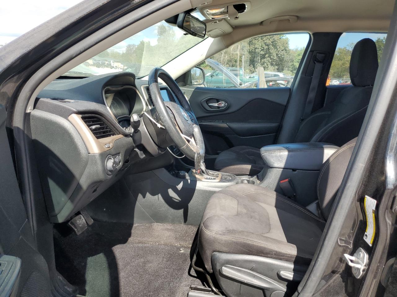 2015 Jeep Cherokee Latitude VIN: 1C4PJMCB8FW641452 Lot: 86244535