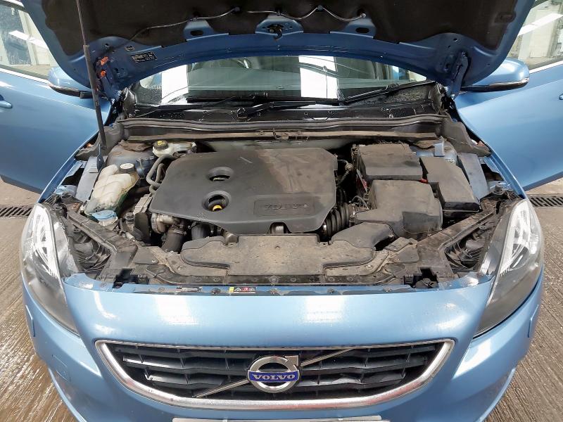2015 VOLVO V40 SE LUX NAV D2 AUTO 
