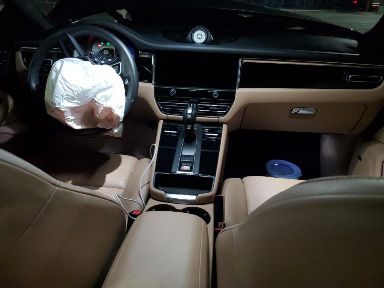 2025 Porsche Macan Base VIN: B00718 Lot: 85382695