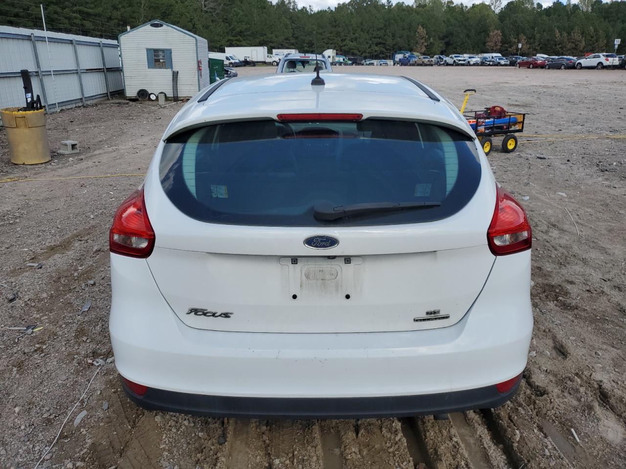 2015 Ford Focus Se VIN: 1FADP3K21FL203649 Lot: 84434155