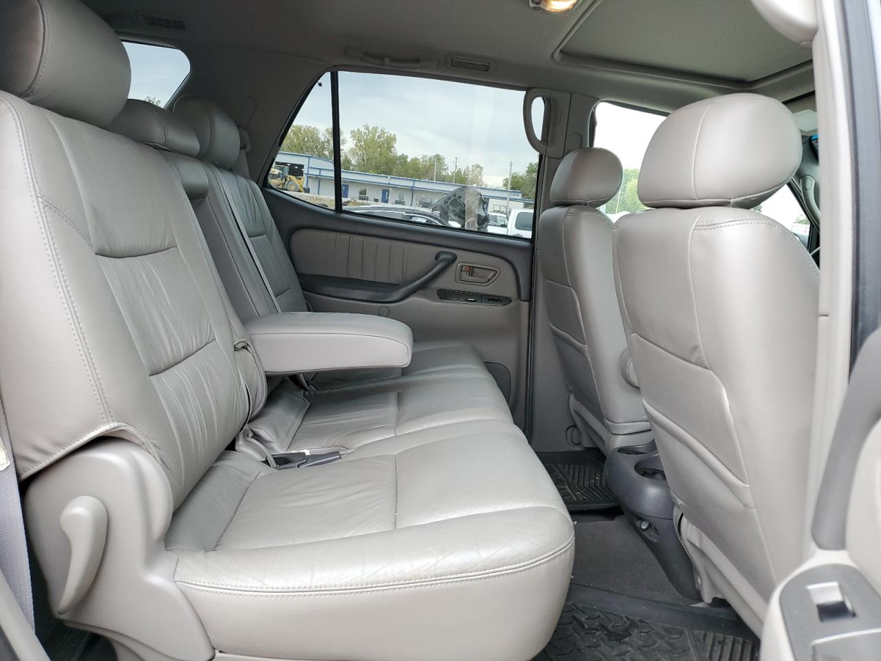 2001 Toyota Sequoia Limited VIN: 5TDBT48A21S042995 Lot: 82759345