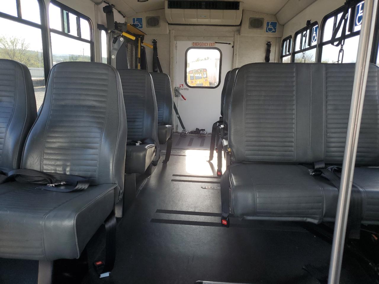 2016 Ford Econoline E350 Super Duty Cutaway Van VIN: 1FDEE3FL0GDC32199 Lot: 84604045