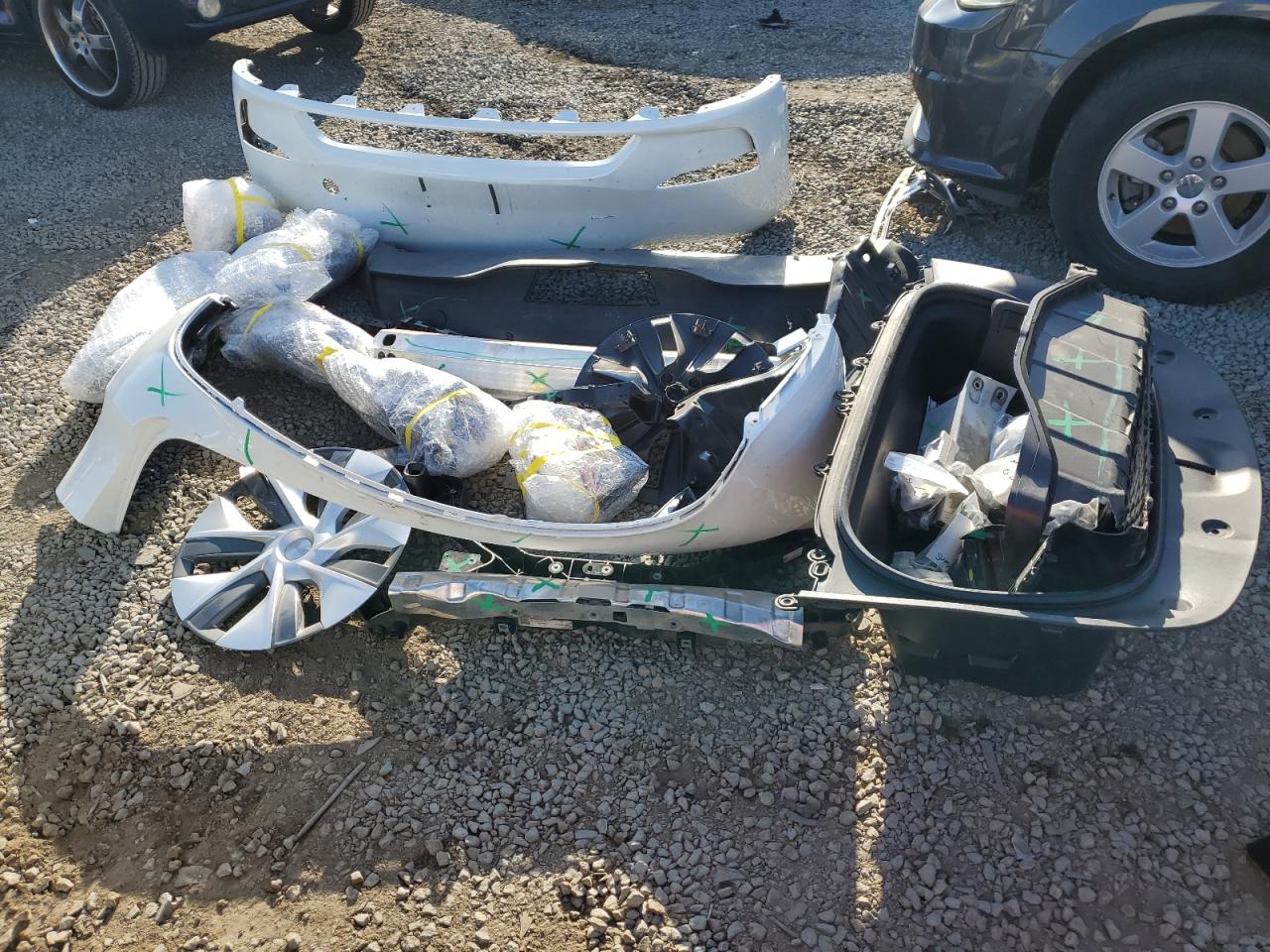 2023 Tesla Model Y VIN: 7SAYGDEE4PA027479 Lot: 85198395