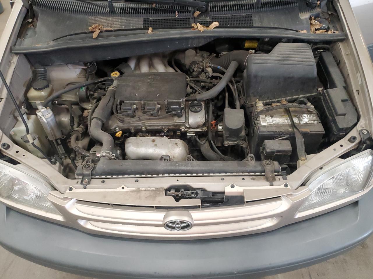 2000 Toyota Sienna Le VIN: 4T3ZF13C0YU238665 Lot: 82257435