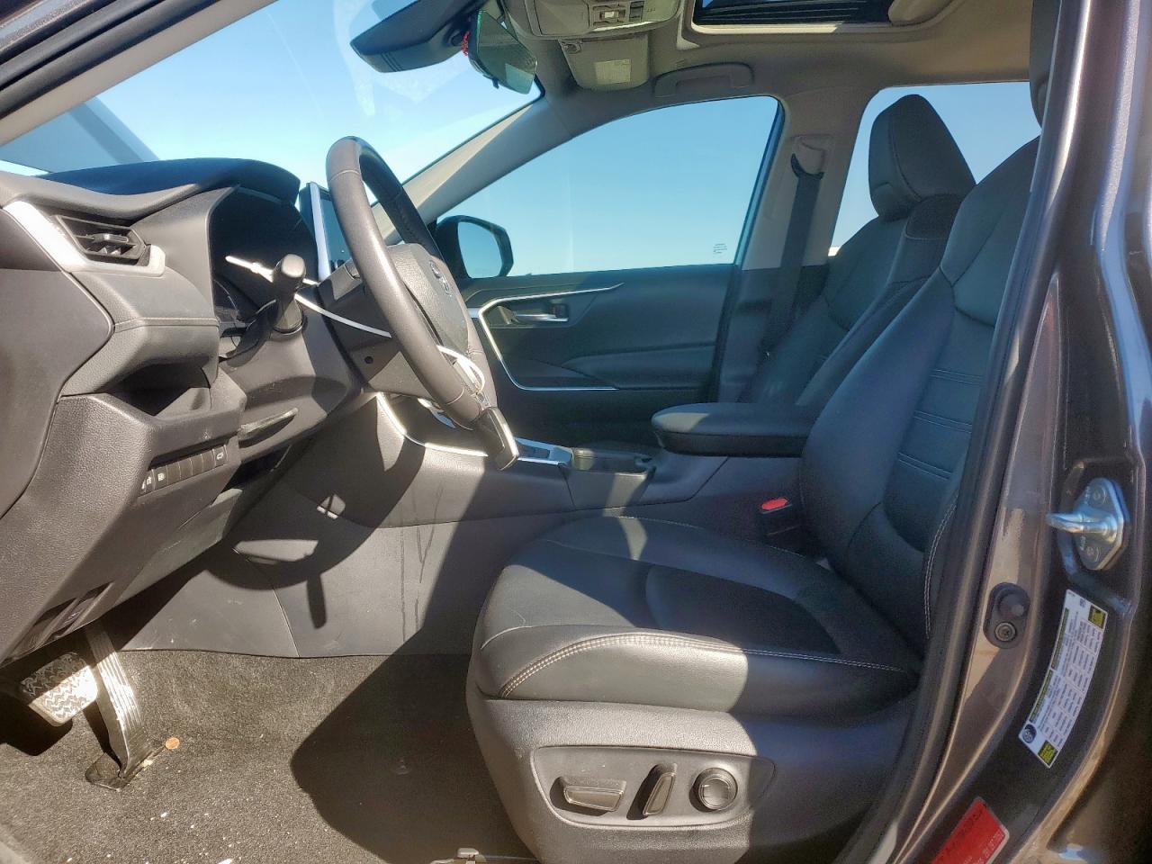 2024 Toyota Rav4 Xle Premium VIN: 2T3C1RFV0RC297587 Lot: 90058565