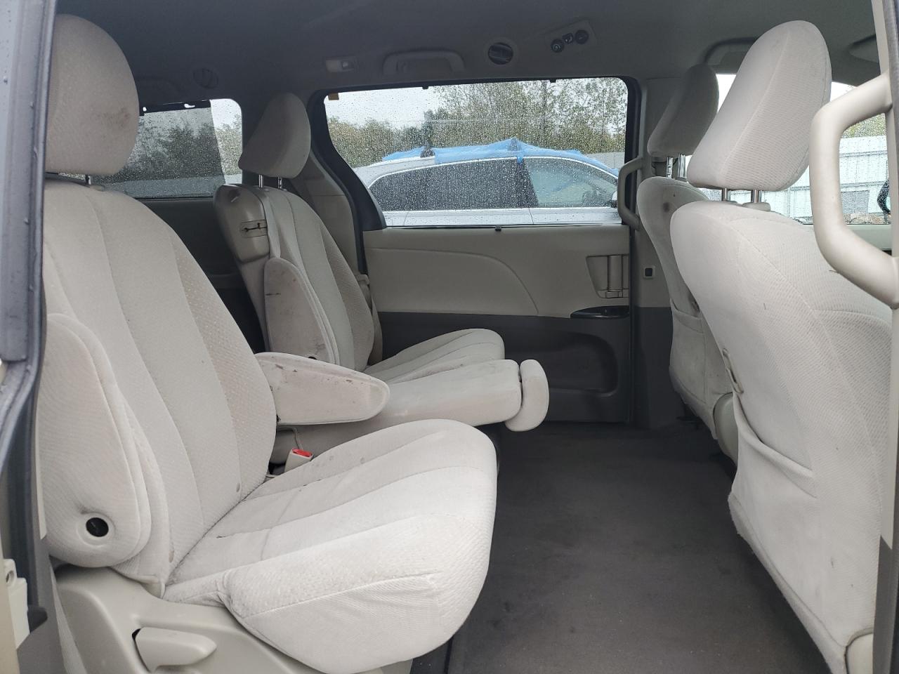 2011 Toyota Sienna Le VIN: 5TDKK3DC8BS083282 Lot: 82201835