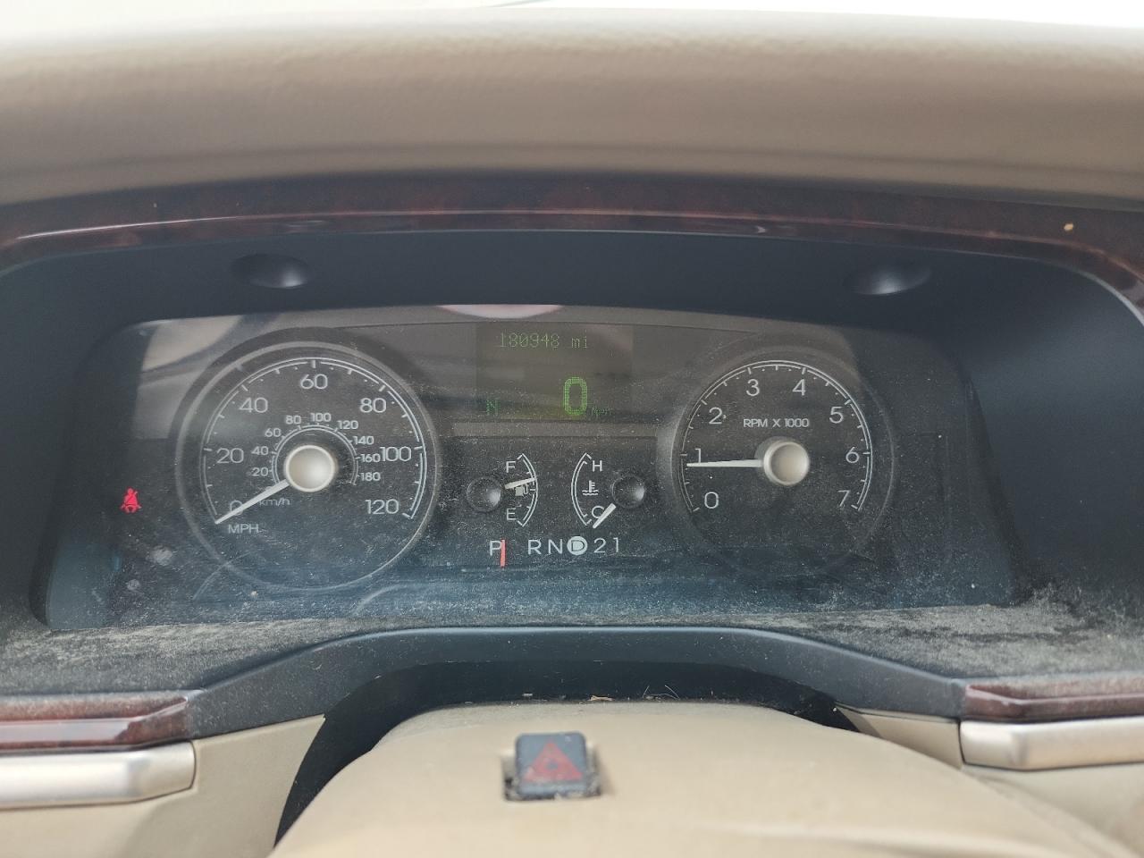 2009 Lincoln Town Car Signature Limited VIN: 2LNHM82V39X605168 Lot: 84237135