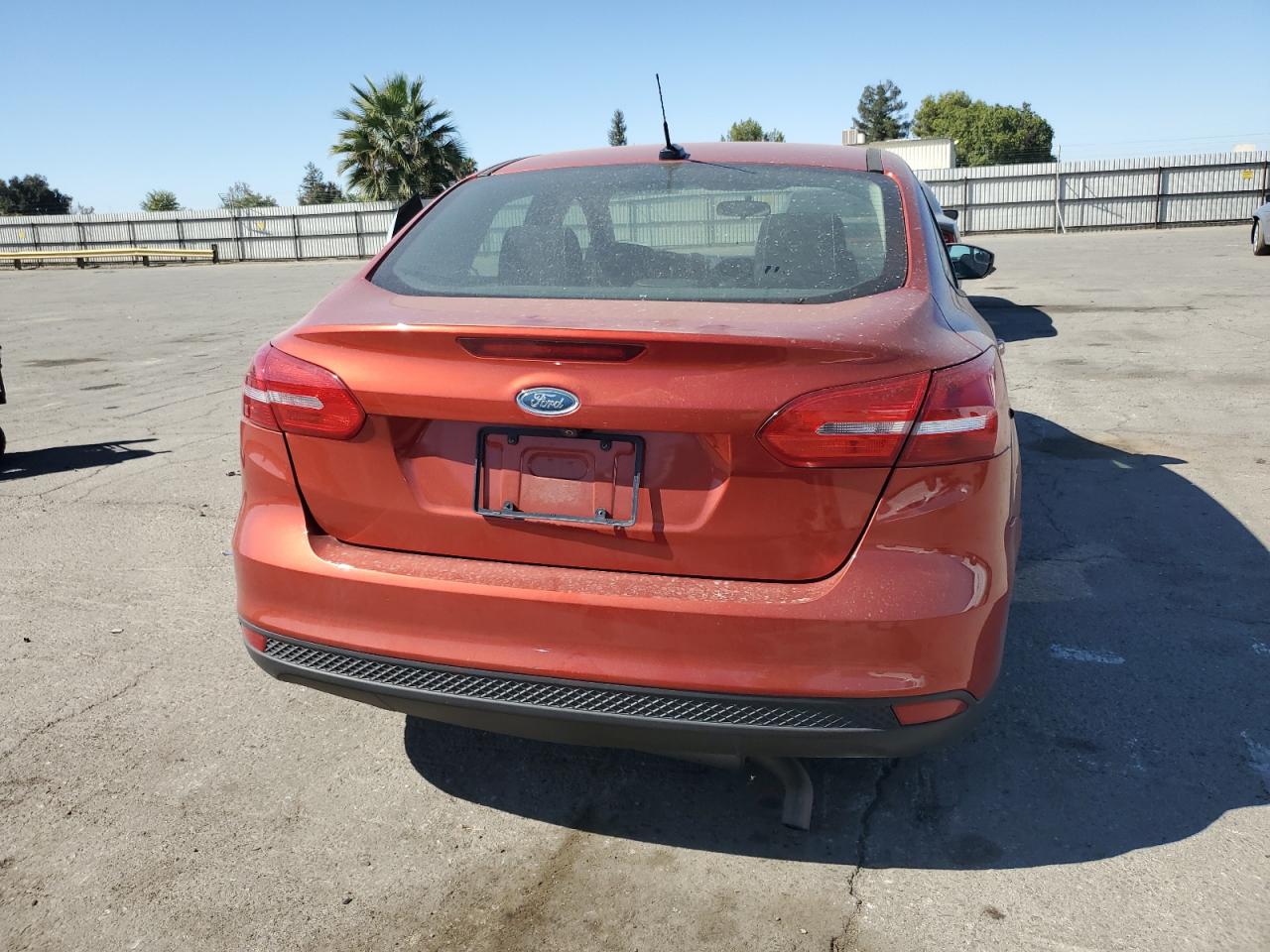 2018 Ford Focus Se VIN: 1FADP3FEXJL244925 Lot: 85781635