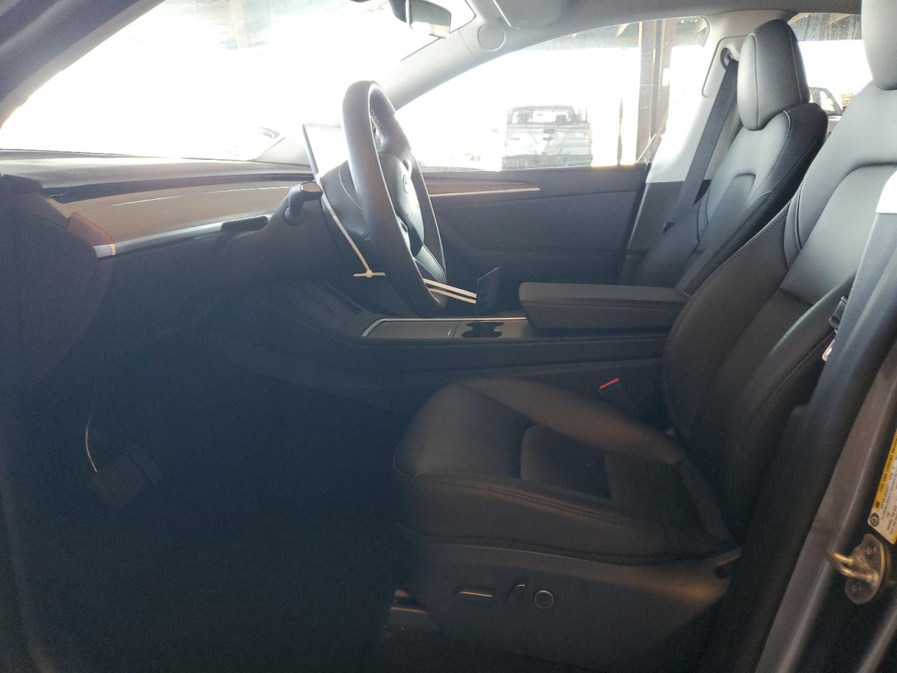 2024 Tesla Model Y VIN: 7SAYGDEE2RF106834 Lot: 89711075