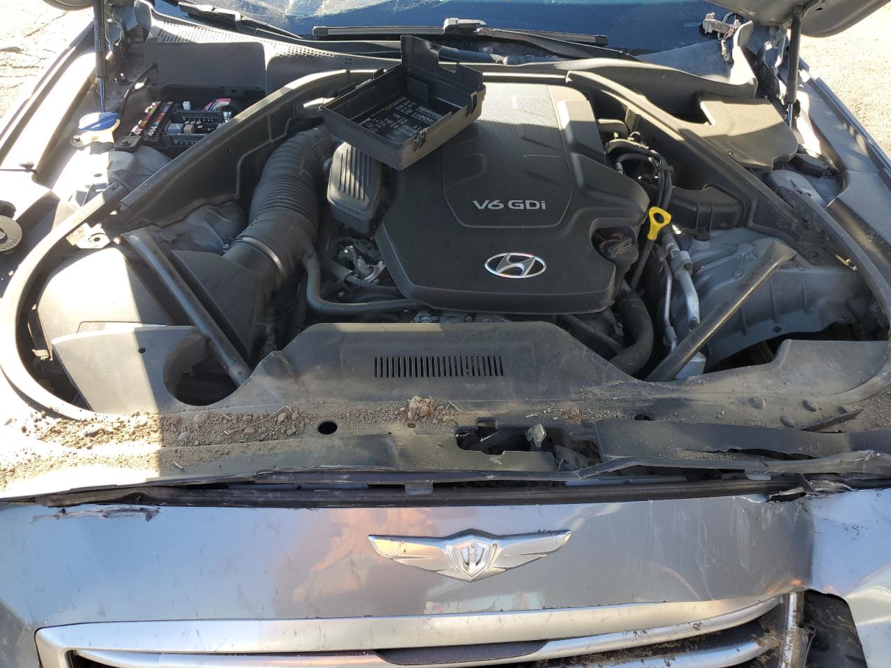 2015 Hyundai Genesis 3.8L VIN: KMHGN4JE9FU021136 Lot: 84779005