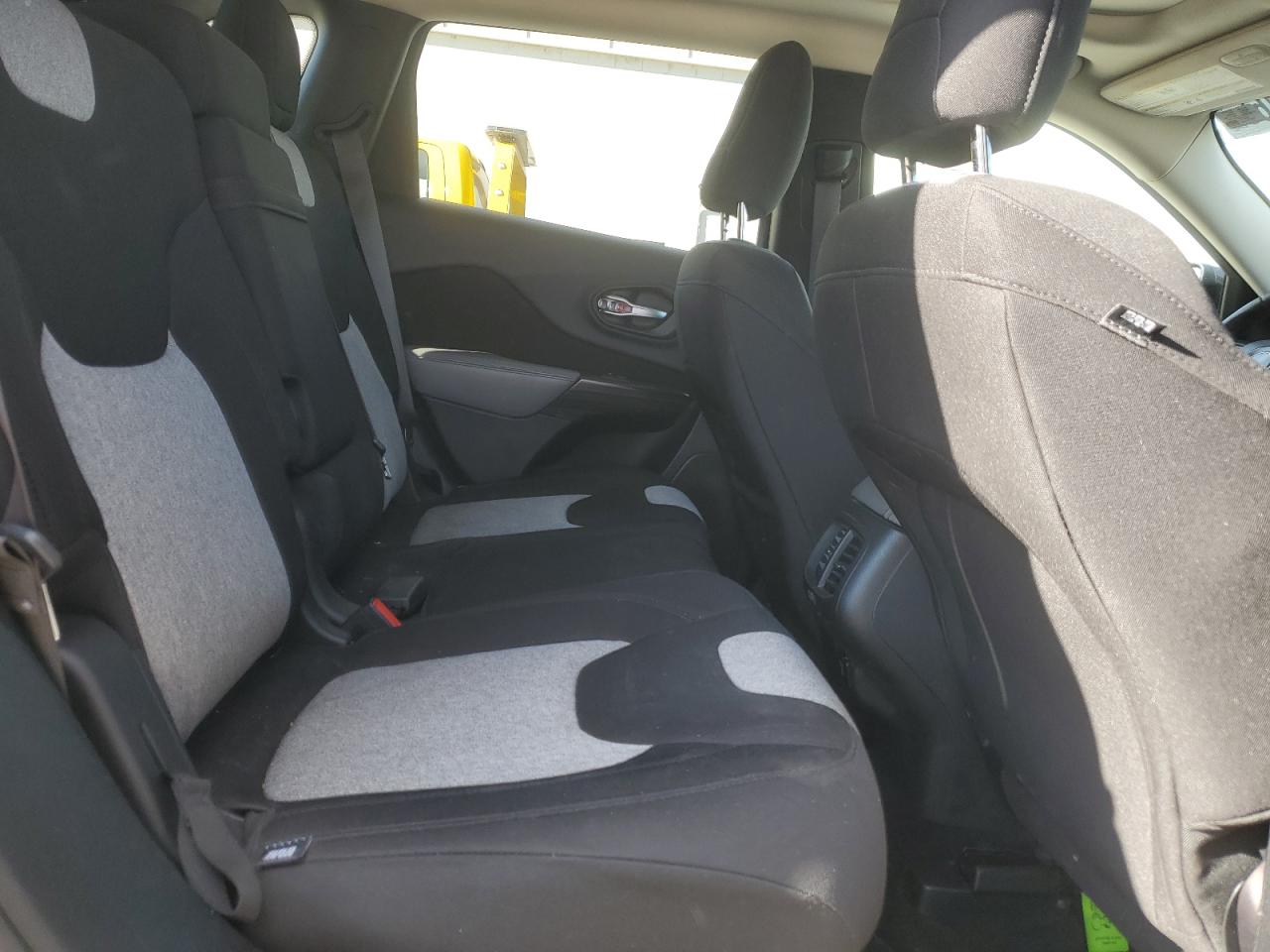 2014 Jeep Cherokee Latitude VIN: 1C4PJMCS4EW138824 Lot: 82674465