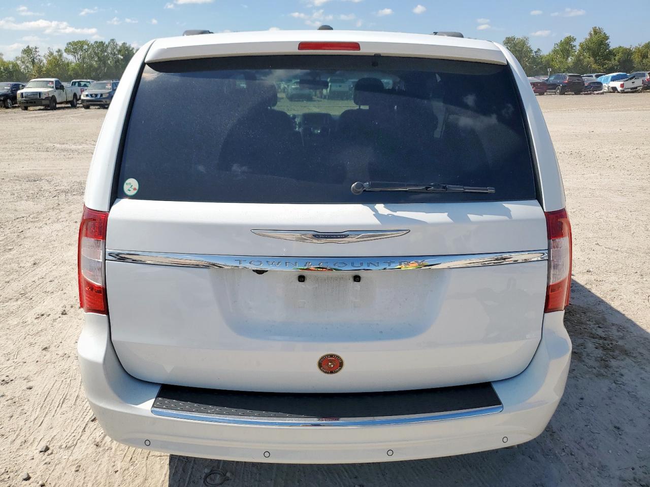 2016 Chrysler Town & Country Touring L VIN: 2C4RC1CG2GR111291 Lot: 86116375