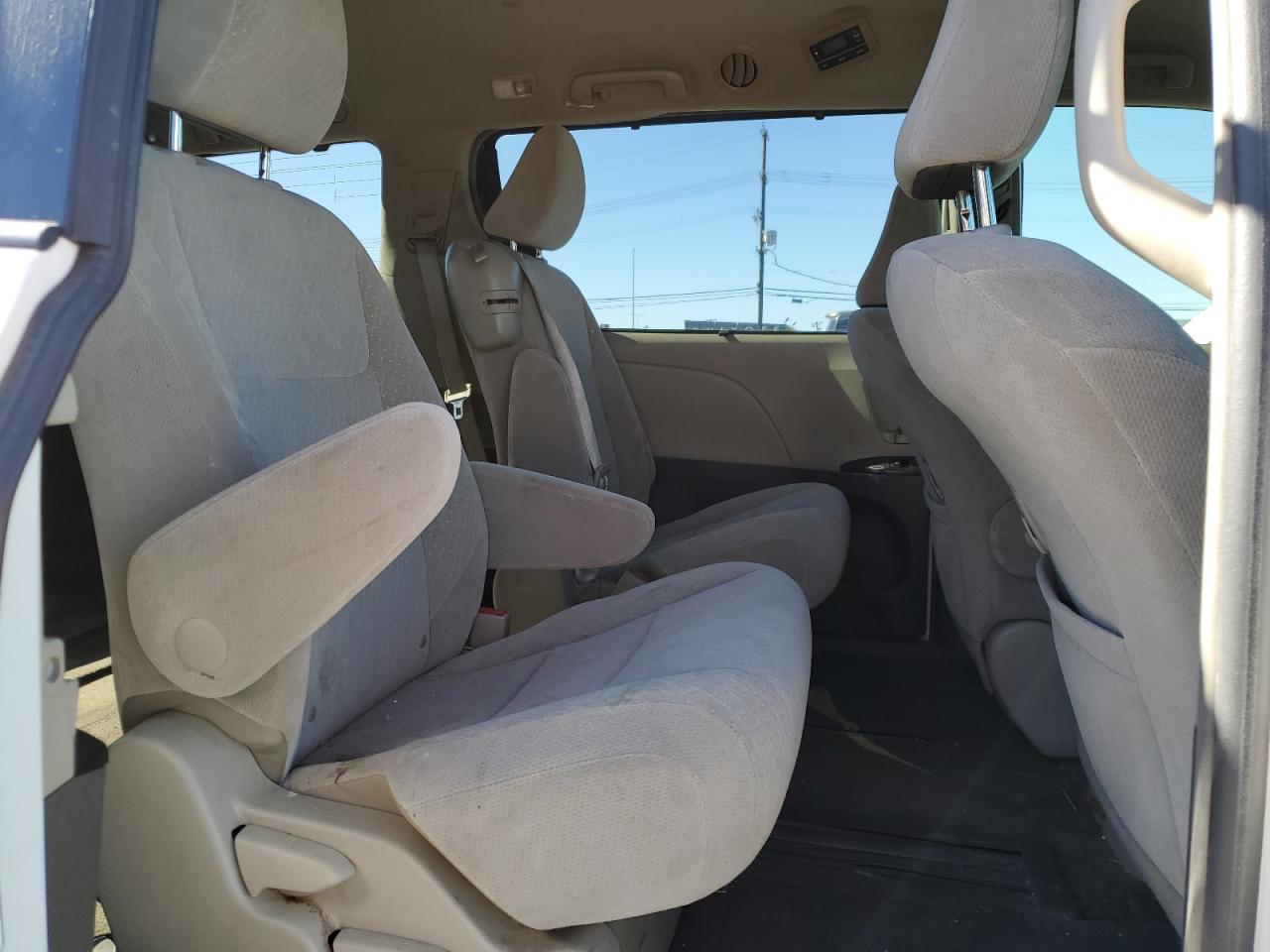 2017 Toyota Sienna Le VIN: 5TDKZ3DC4HS837640 Lot: 90667025