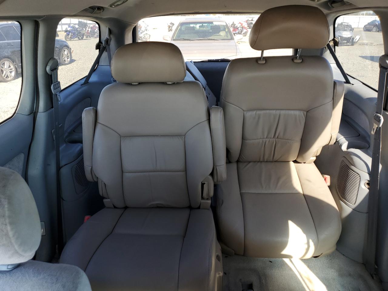 2000 Toyota Sienna Le VIN: 4T3ZF13C0YU248211 Lot: 85424175