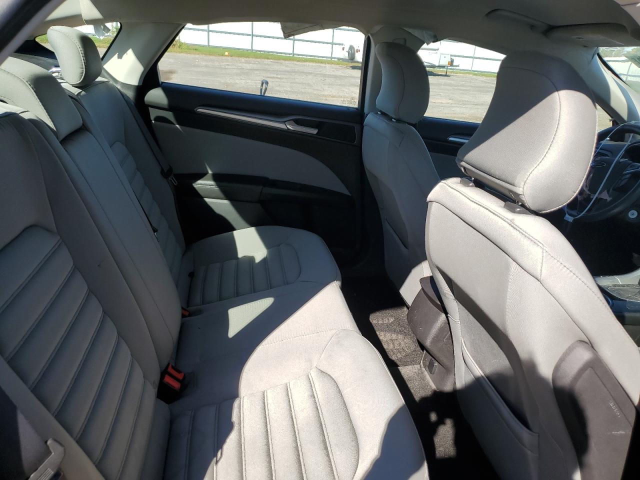 2015 Ford Fusion S VIN: 3FA6P0G78FR280208 Lot: 82310355