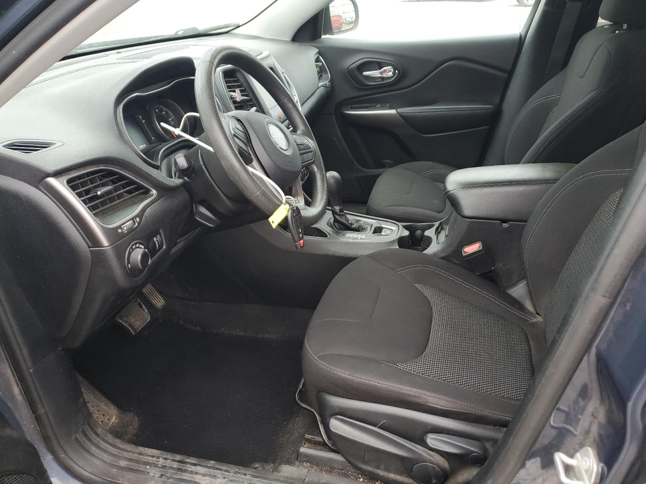 2020 Jeep Cherokee Latitude VIN: 1C4PJLCB7LD569662 Lot: 82210875