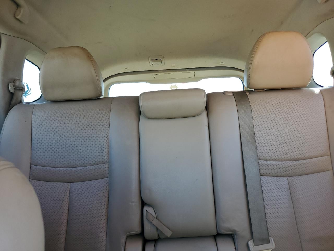 2015 Nissan Rogue S VIN: 5N1AT2MT2FC860433 Lot: 81981555