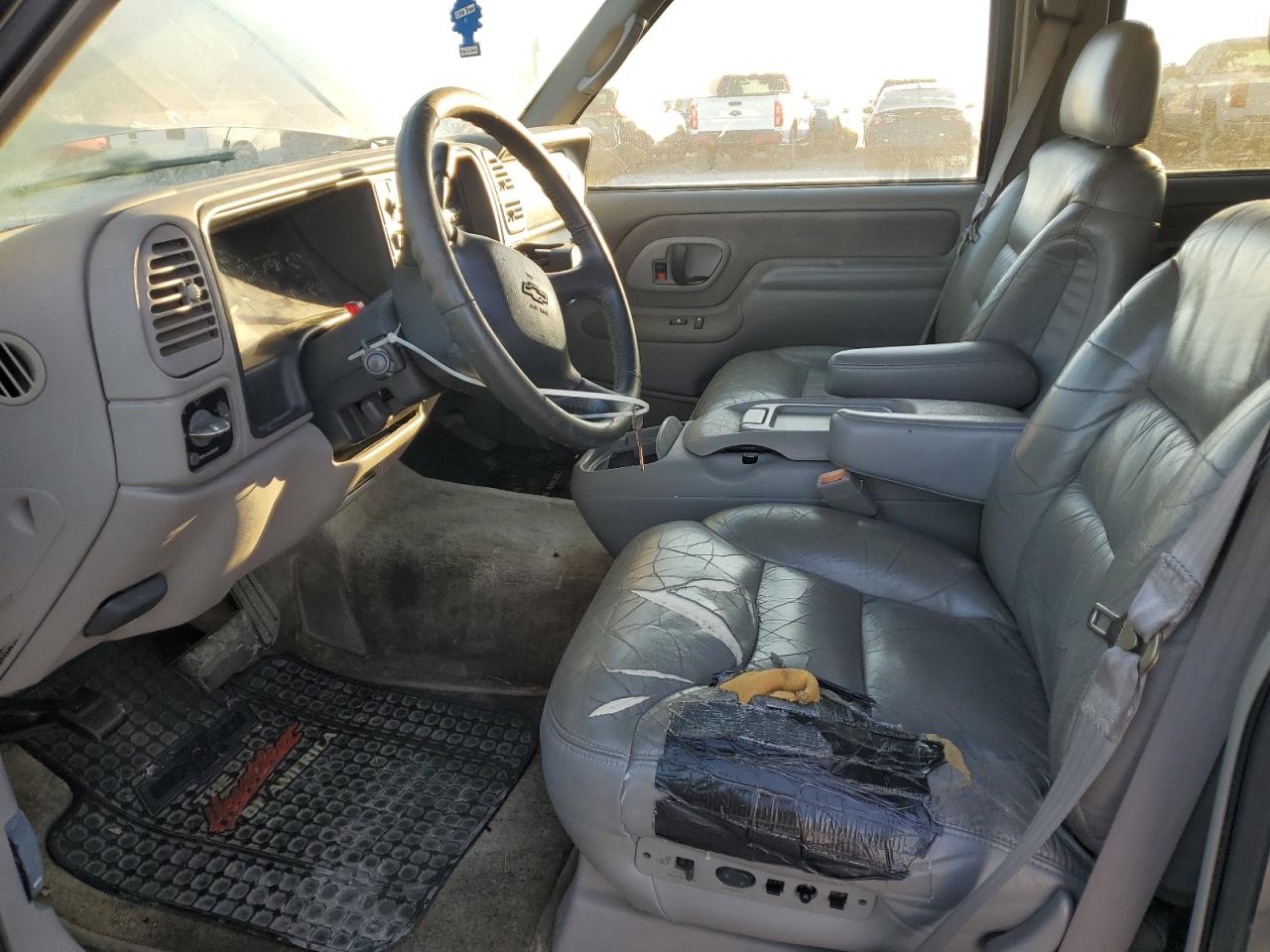 1999 Chevrolet Tahoe C1500 VIN: 1GNEC13R8XJ551480 Lot: 82418795