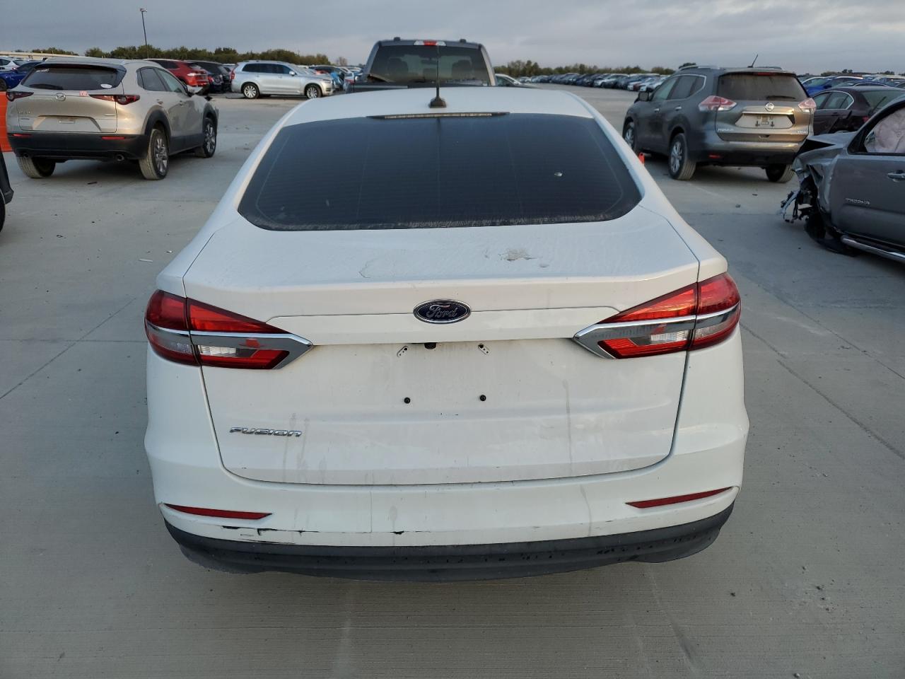 2019 Ford Fusion S VIN: 3FA6P0G76KR113288 Lot: 86895905