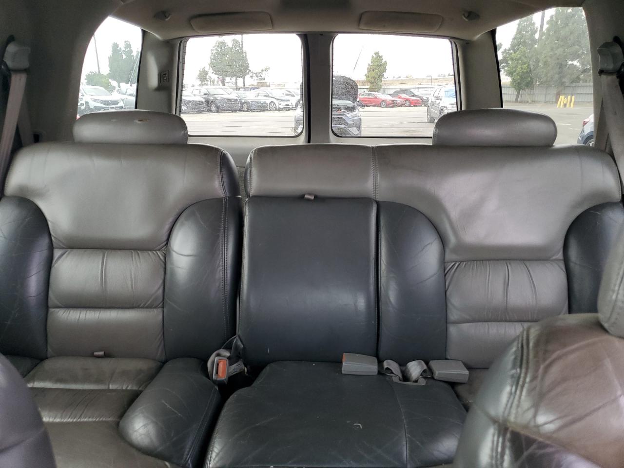 2000 Chevrolet Tahoe C1500 VIN: 1GNEC13RXYR113305 Lot: 82353245