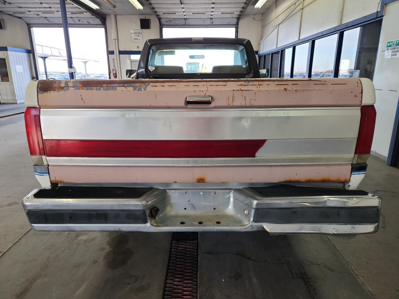 1988 Ford F250 VIN: 1FTHF26G6JPA81533 Lot: 89439595