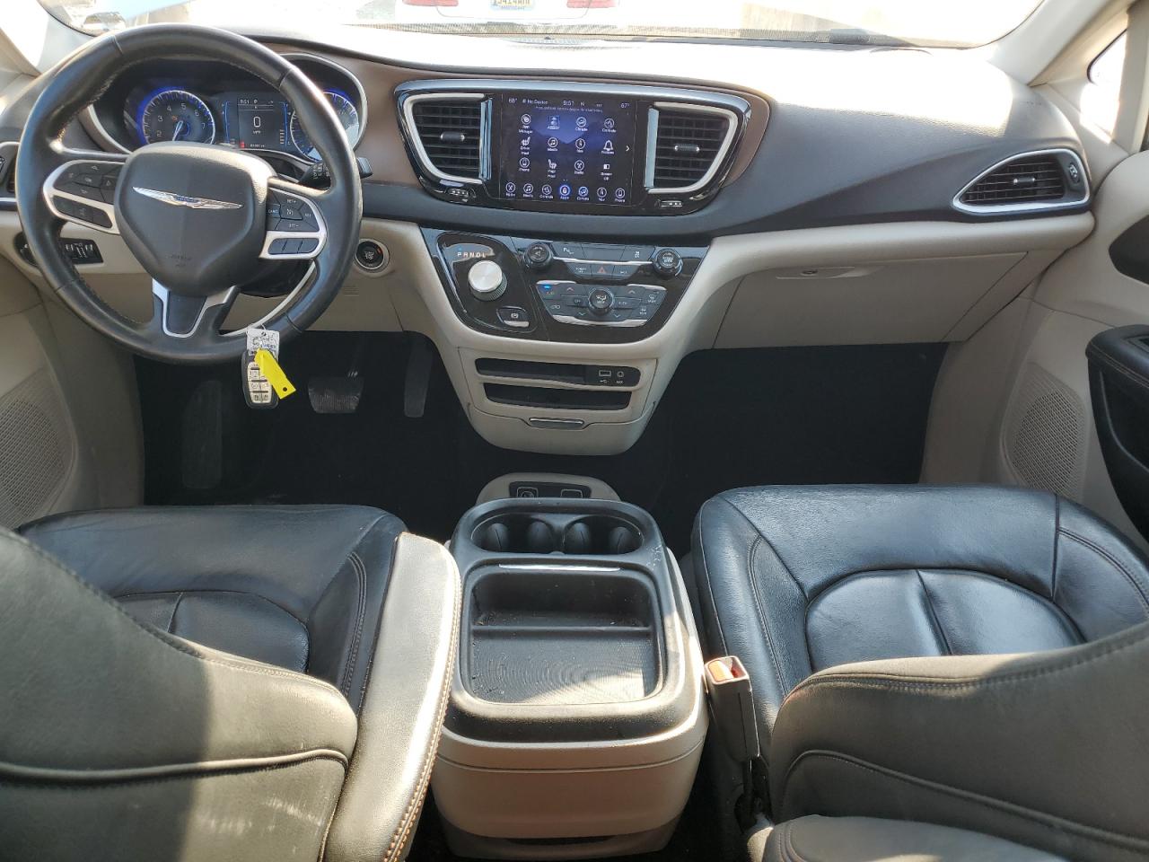 2017 Chrysler Pacifica Touring L VIN: 2C4RC1BG0HR524233 Lot: 82196665