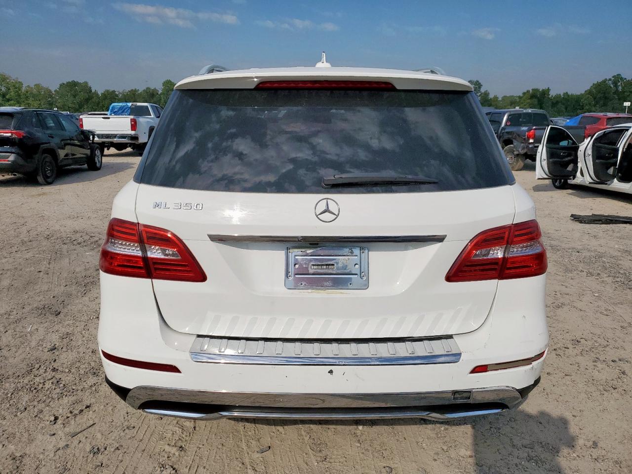 2015 Mercedes-Benz Ml 350 VIN: 4JGDA5JB8FA563257 Lot: 83926685