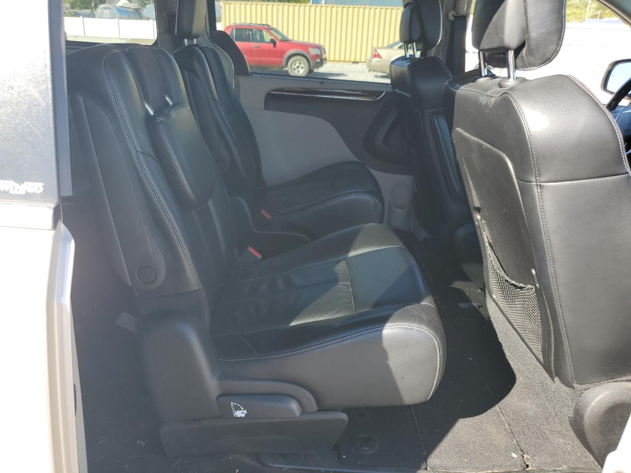 2013 Chrysler Town & Country Limited VIN: 2C4RC1GG9DR748183 Lot: 81897175