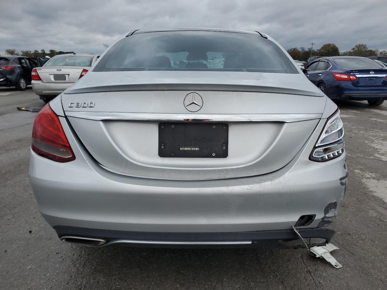 2016 Mercedes-Benz C 300 VIN: 55SWF4JB8GU124687 Lot: 90829885