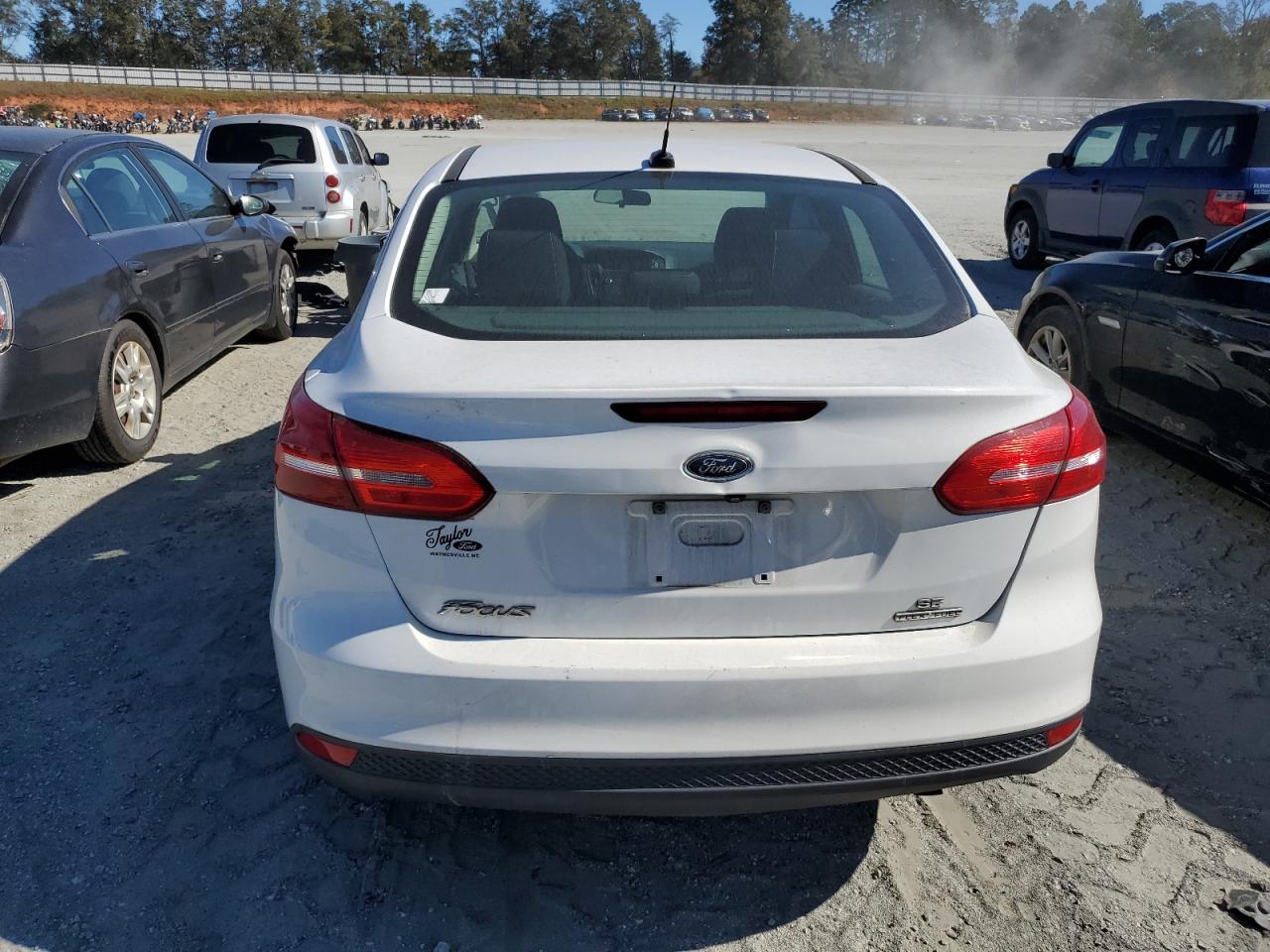 2016 Ford Focus Se VIN: 1FADP3F27GL262085 Lot: 82606945