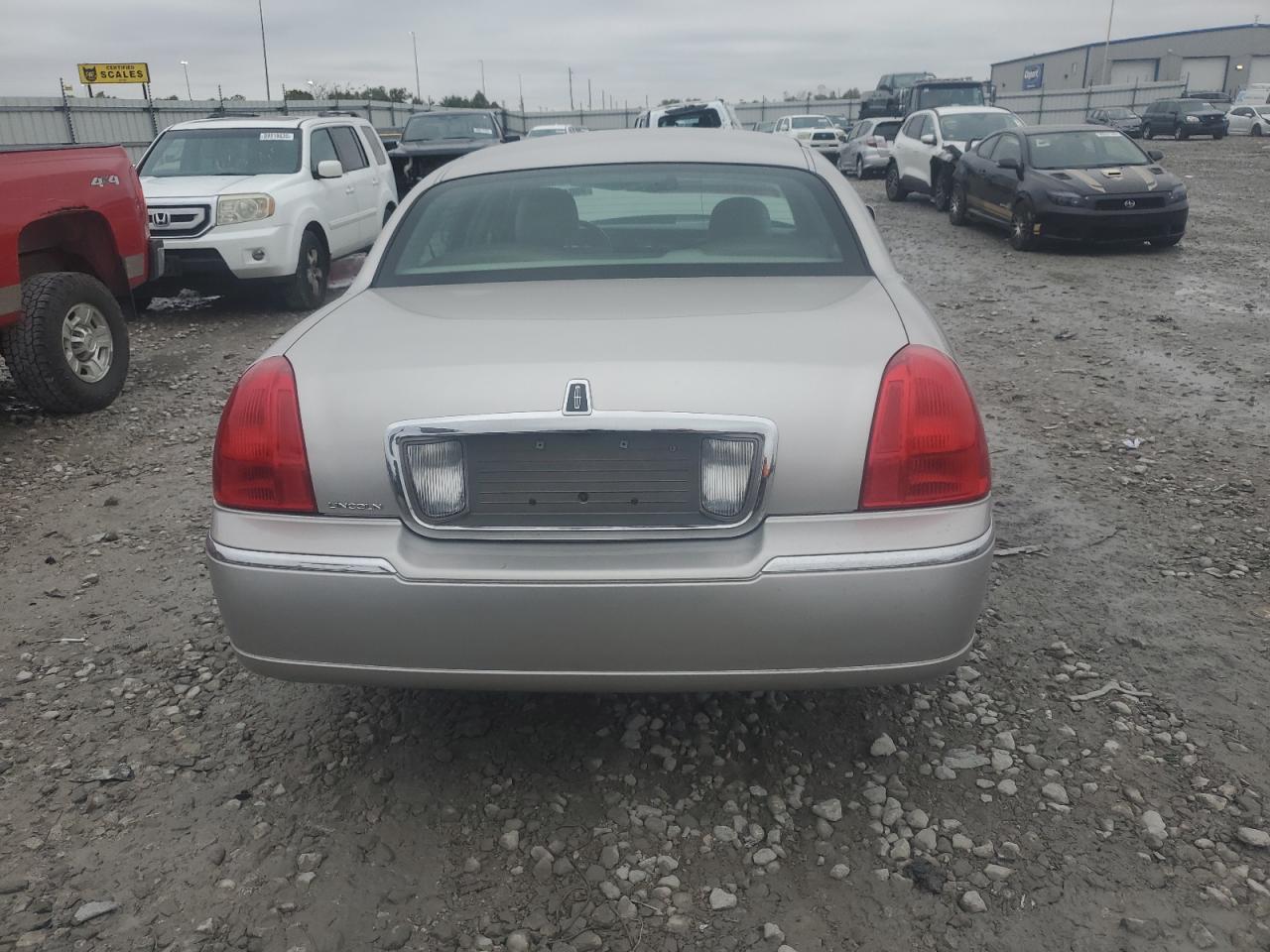 2010 Lincoln Town Car Signature Limited VIN: 2LNBL8CV7AX750368 Lot: 90040985