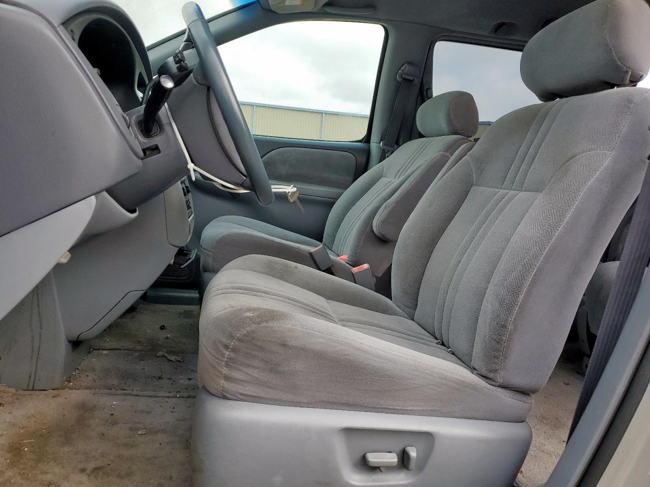 2002 Toyota Sienna Le VIN: 4T3ZF13C52U444037 Lot: 85399105