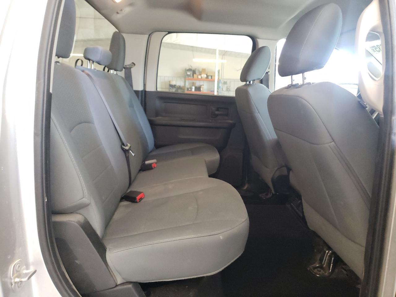 2017 Ram 1500 St VIN: 3C6RR7KT1HG747392 Lot: 82244935